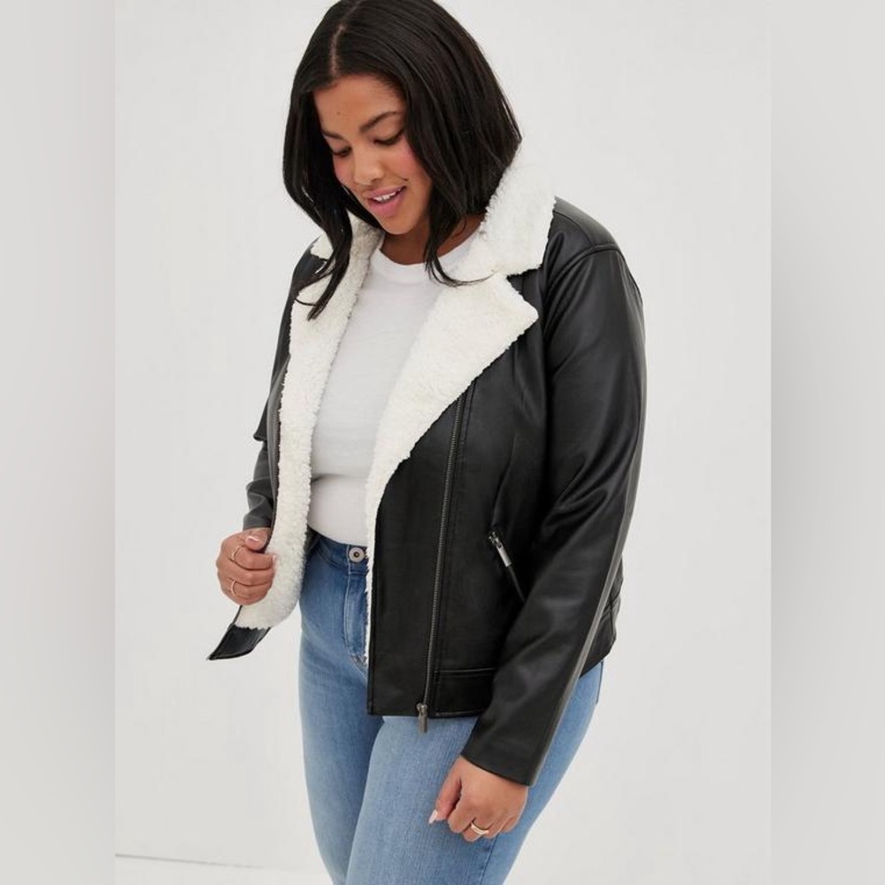 faux leather Sherpa lining Jacket like new condition
No returns or refunds
